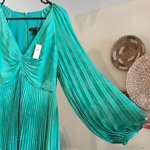 Banana Republic green pleaded dress. Brand new with tags. Originally $160 Size 8